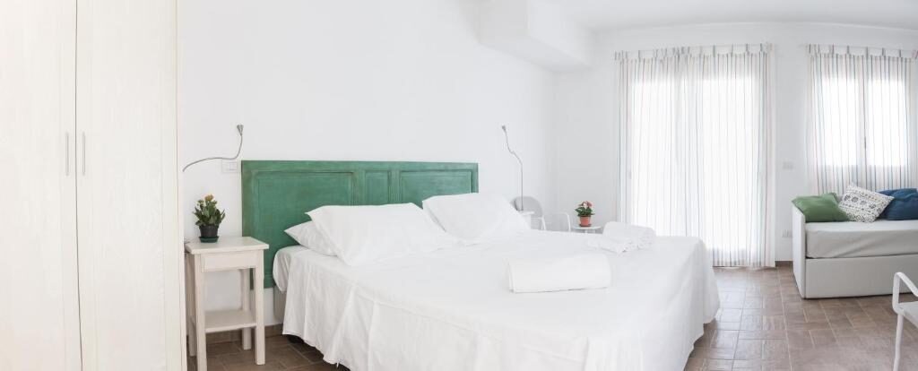 Bedroom with sitting area and large windows at Uliwood
